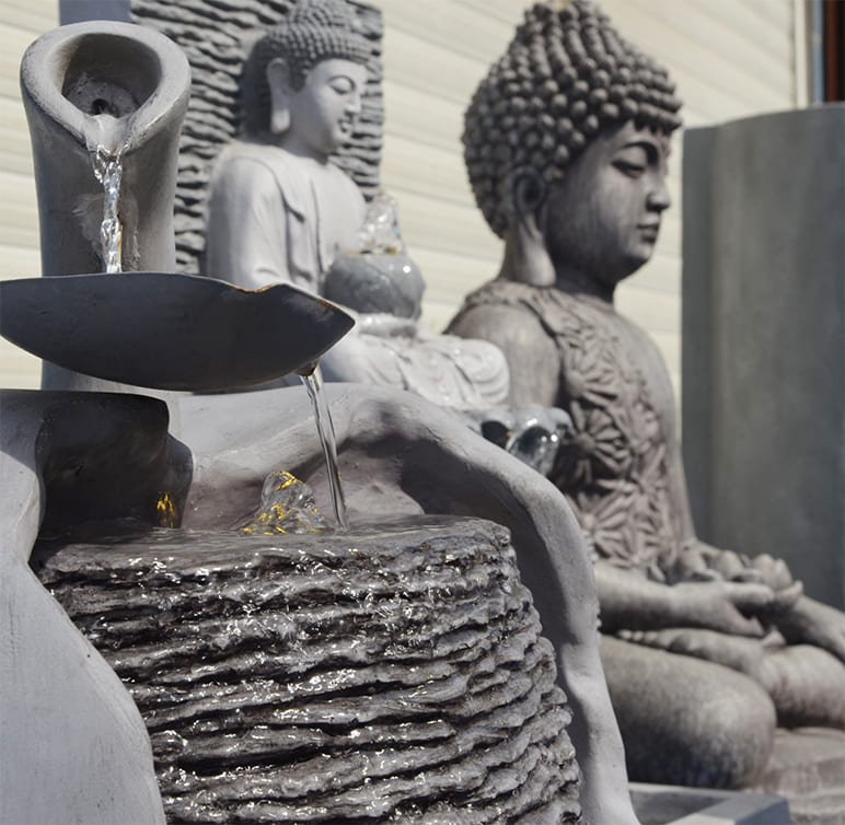 Buddha-Statuen als Gartendeko